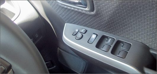 デリカD2(ソリオ)の運転席のドアのスイッチ