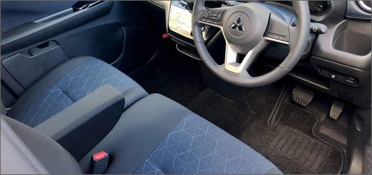 ekクロス運転席と助手席