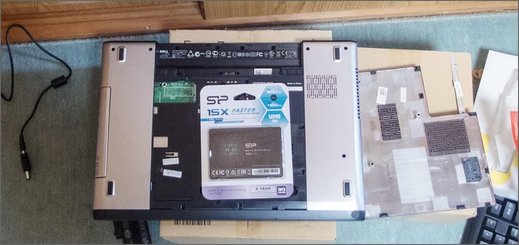 SSDは黒