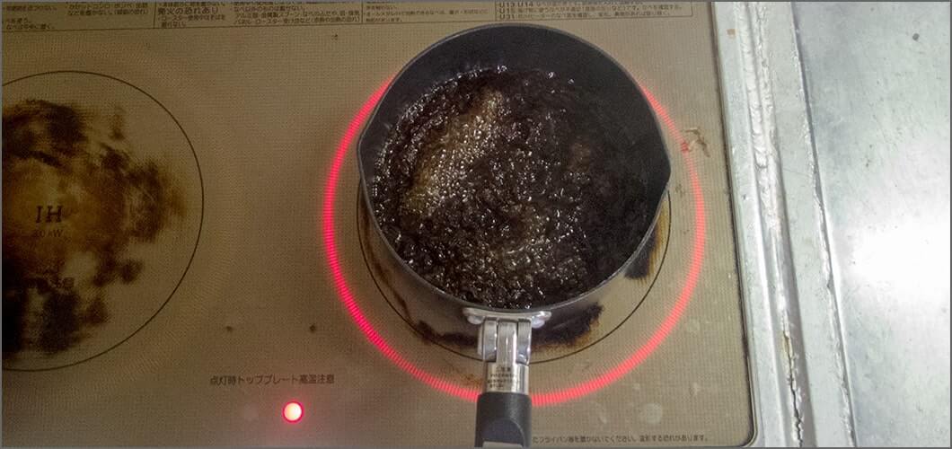 醤油とみりんを煮込む